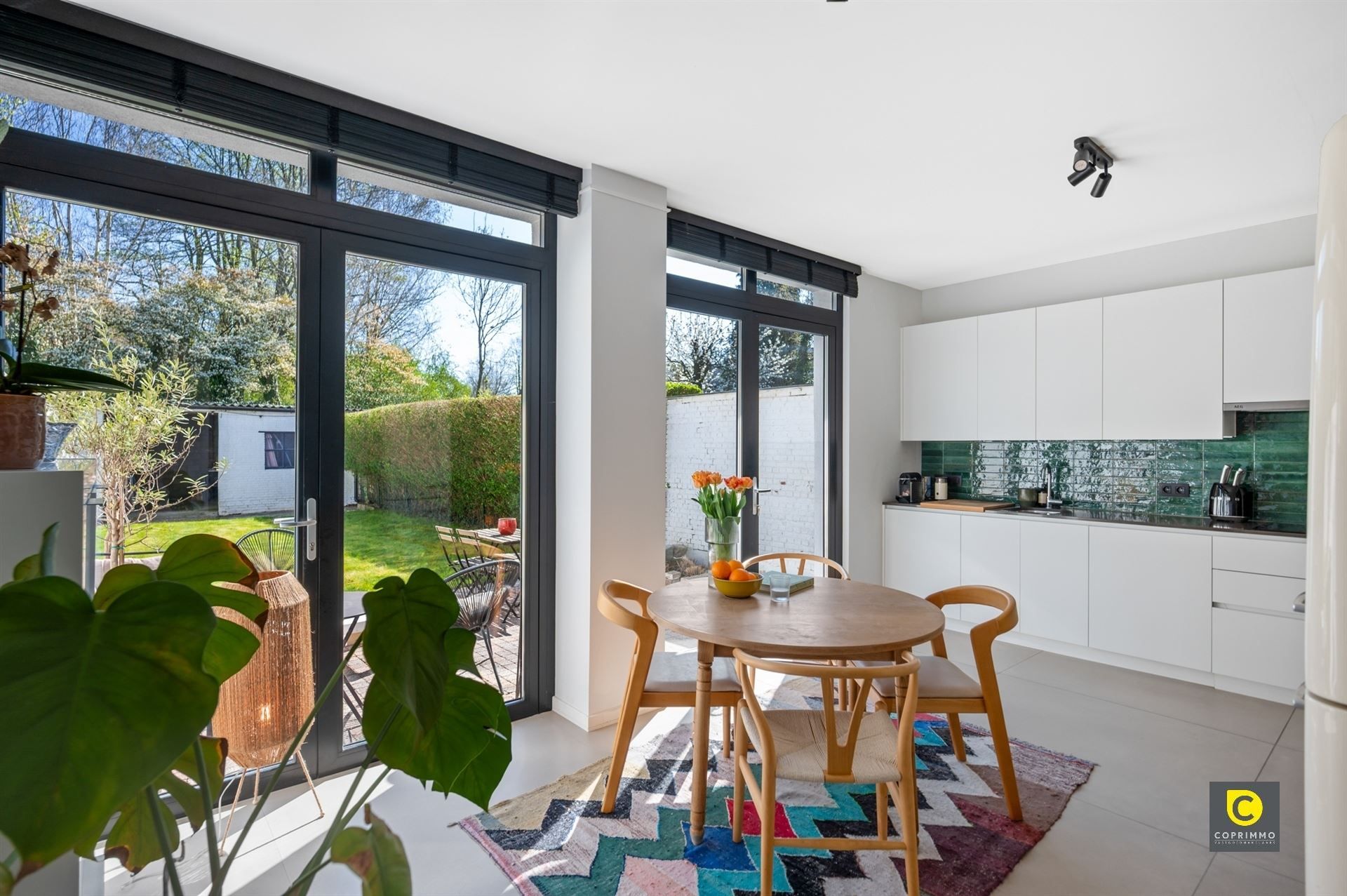 Gerenoveerde woning met 3 slpks, tuin en oprit foto 4