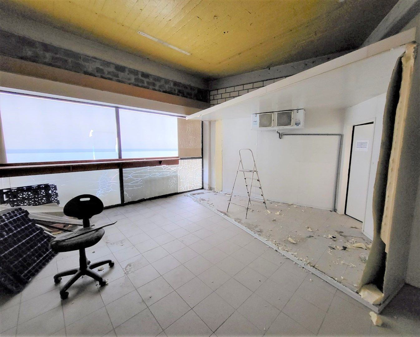 Commercieel gelijkvloers + appartement. foto 8