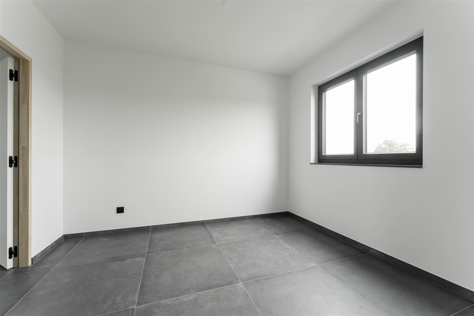 Penthouse volledig afgewerkt (100m2) met 2 slaapkamers en ruim terras van 19m2 te Hasselt. foto 9