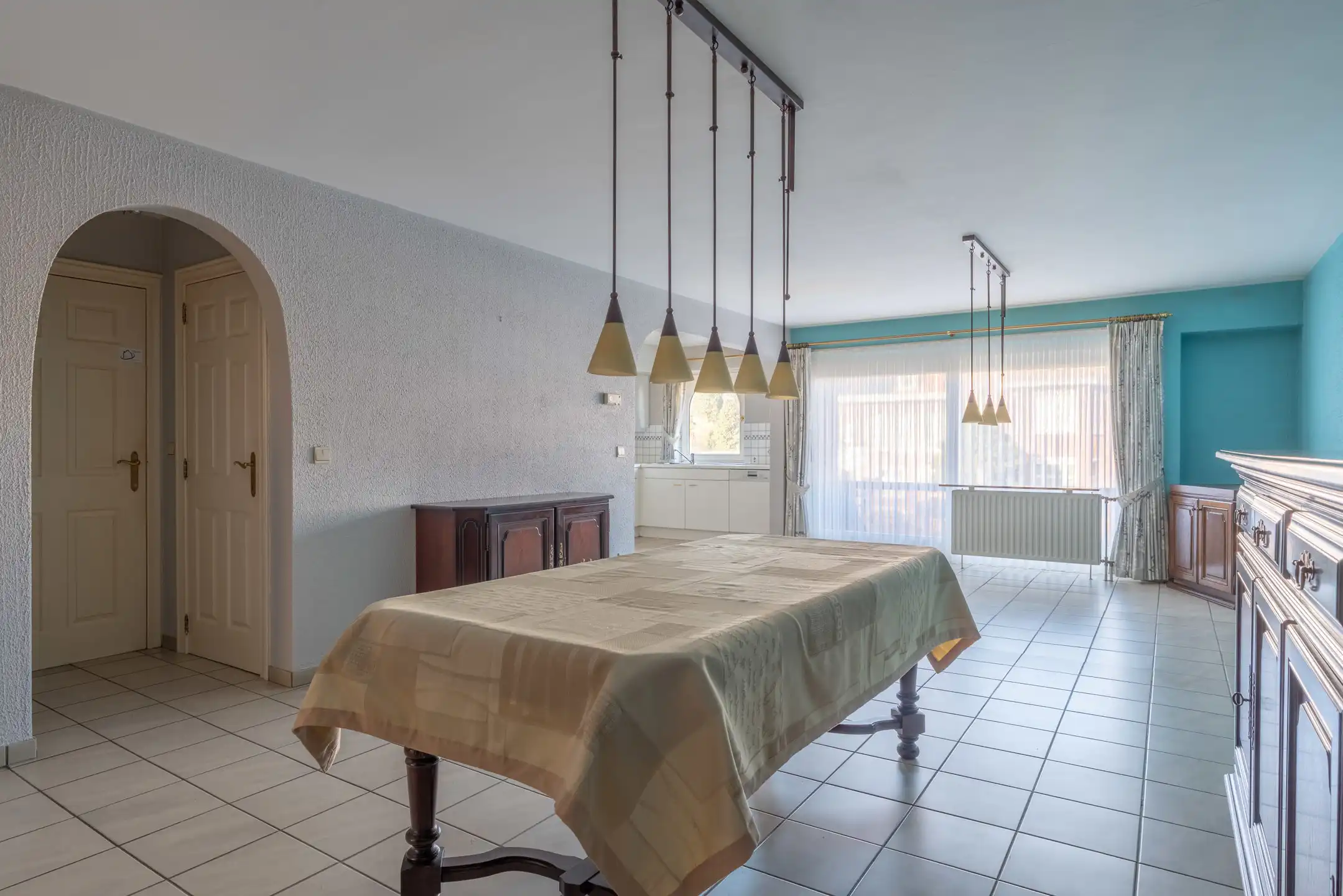 Goed onderhouden, gunstig gelegen 2 slpk app met garagebox. foto 4