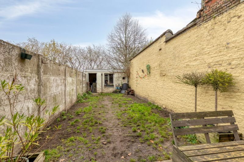 Aangename op te frissen woning met drie slaapkamers foto 19