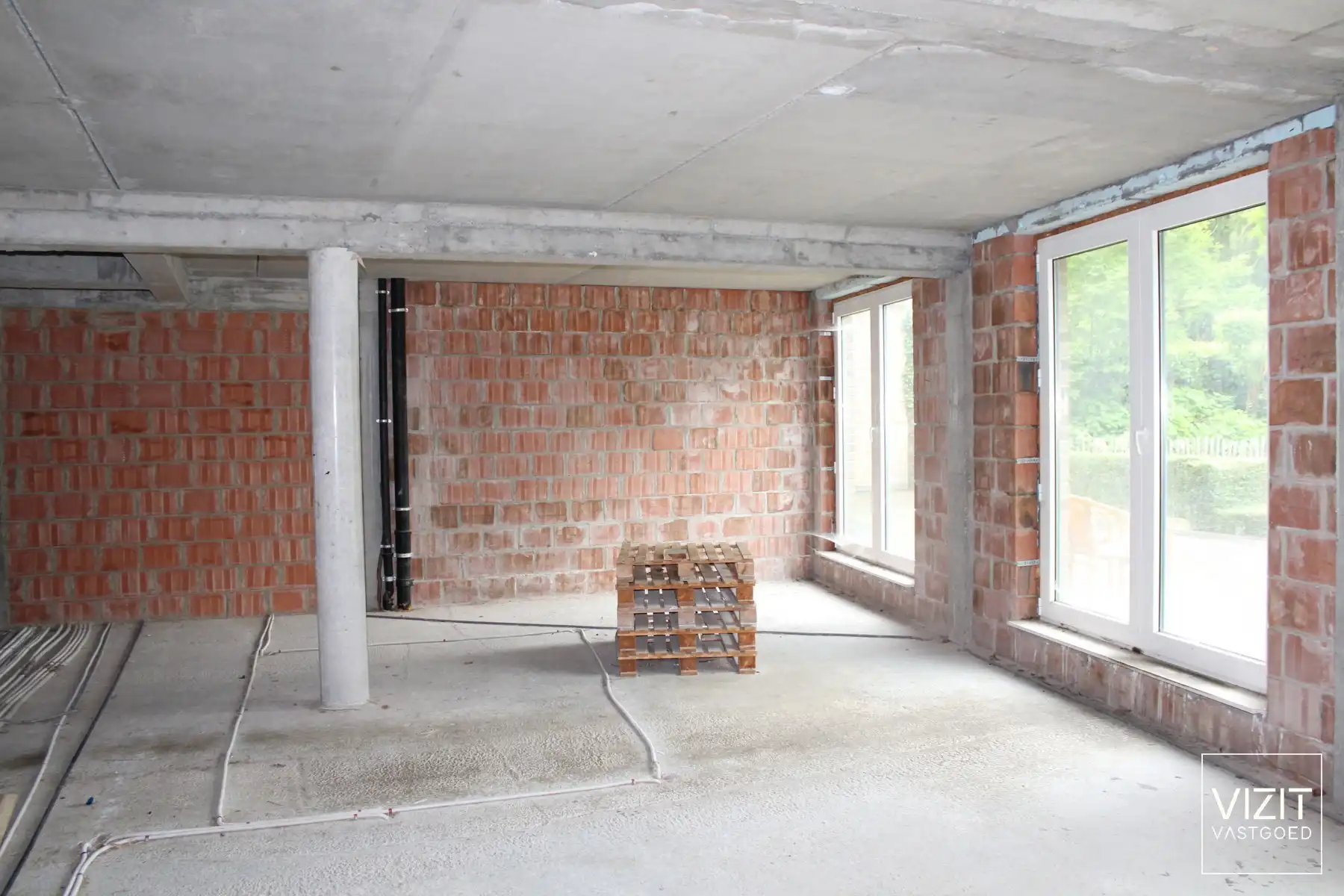 Handelspand (casco) met terras op het gelijkvoers  foto 8