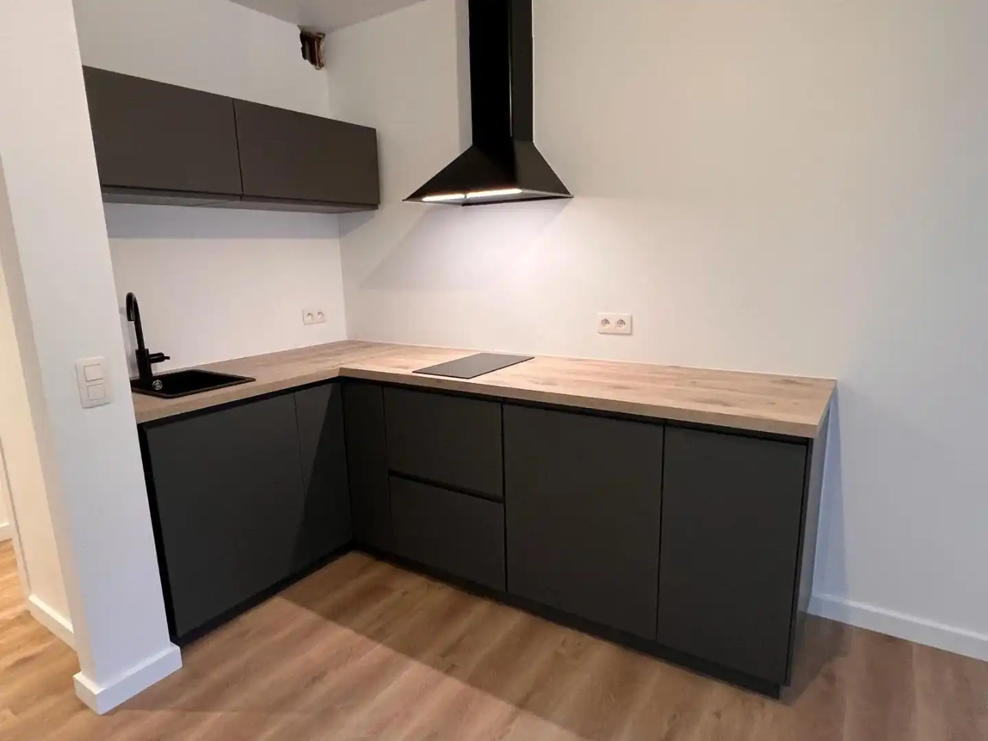 Vernieuwde studio met balkon  foto 3