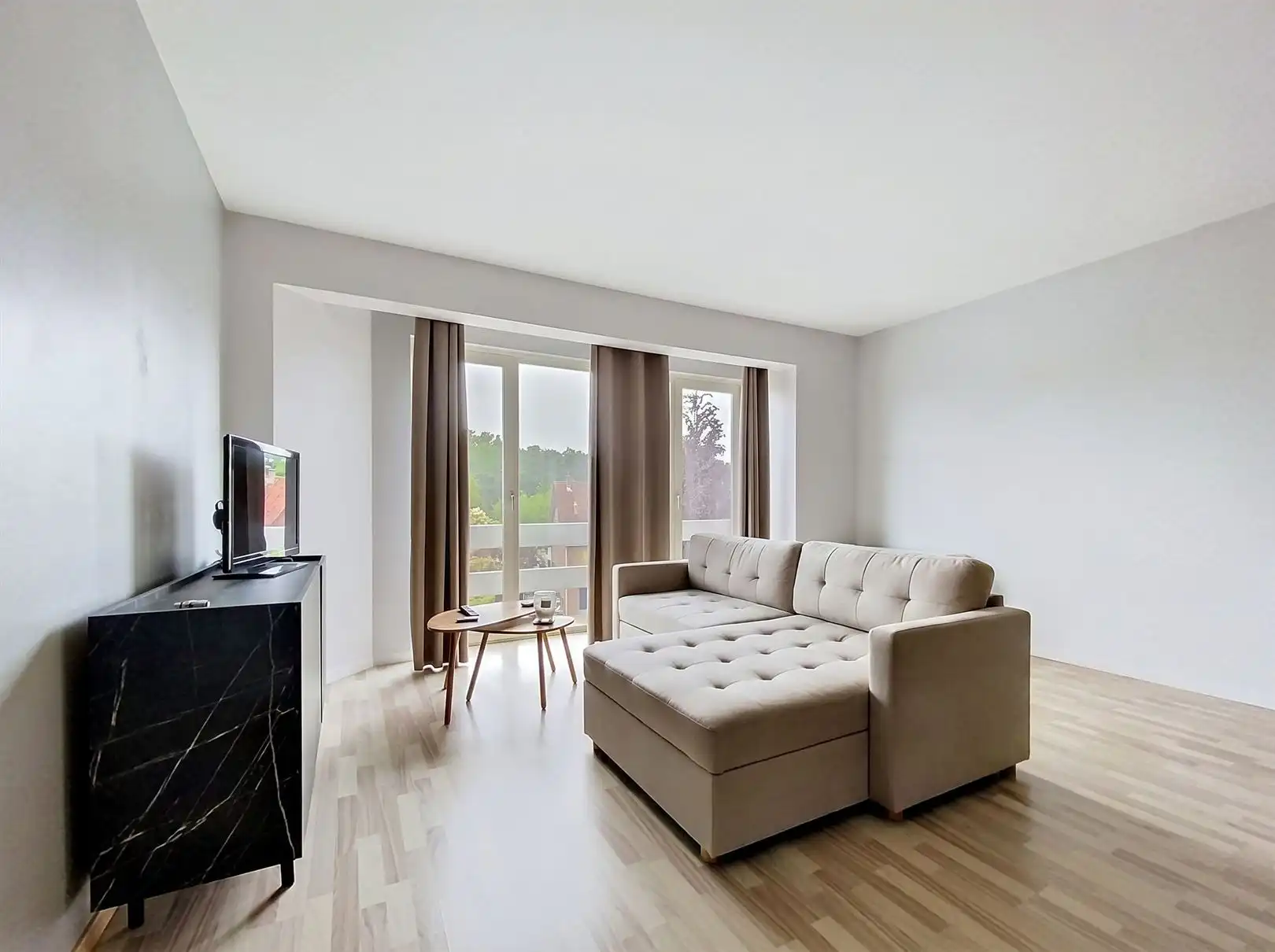 Instapklaar appartement nabij centrum Brasschaat foto 2