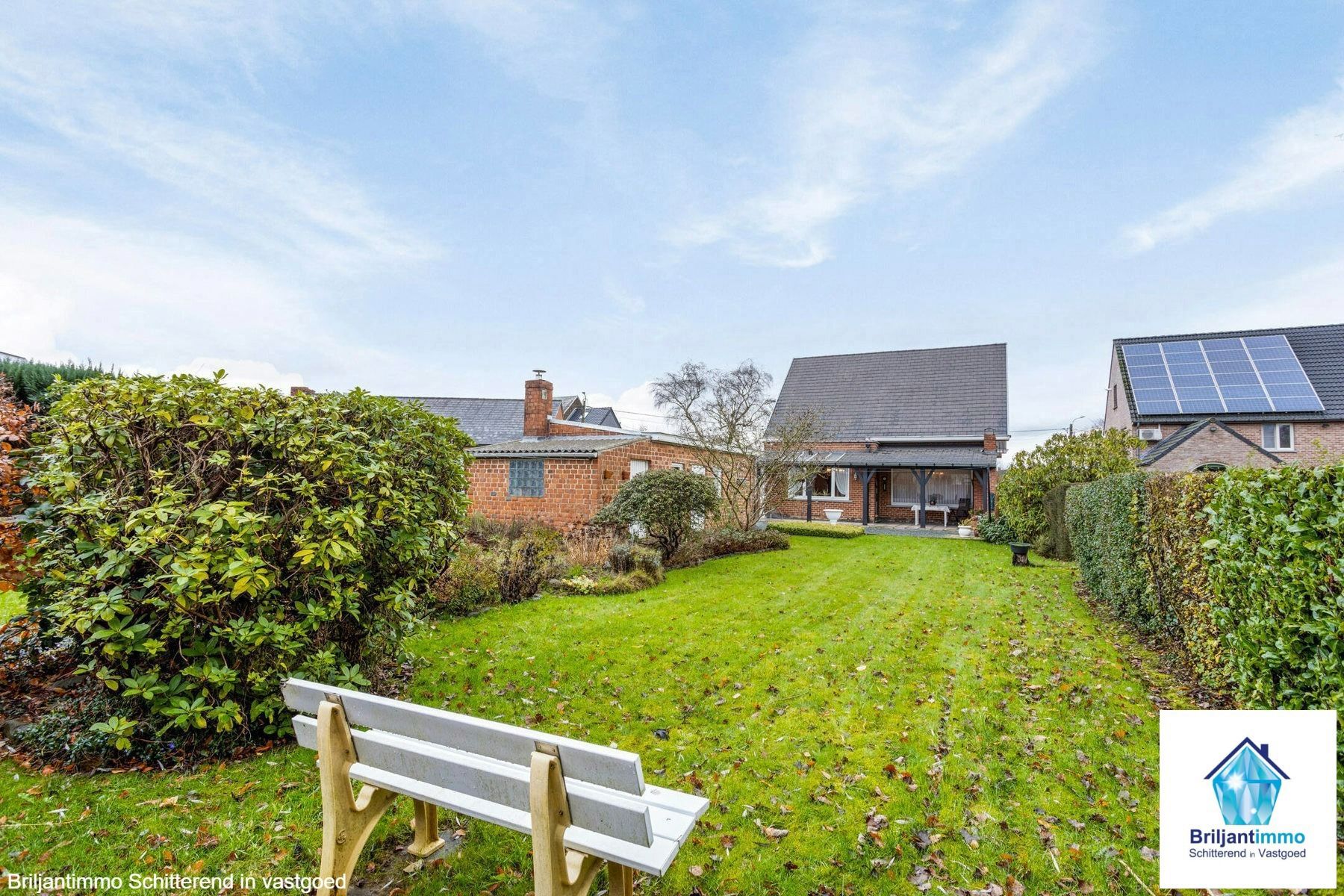 Open bebouwing met 3 slaapkamers en zongerichte tuin foto 27