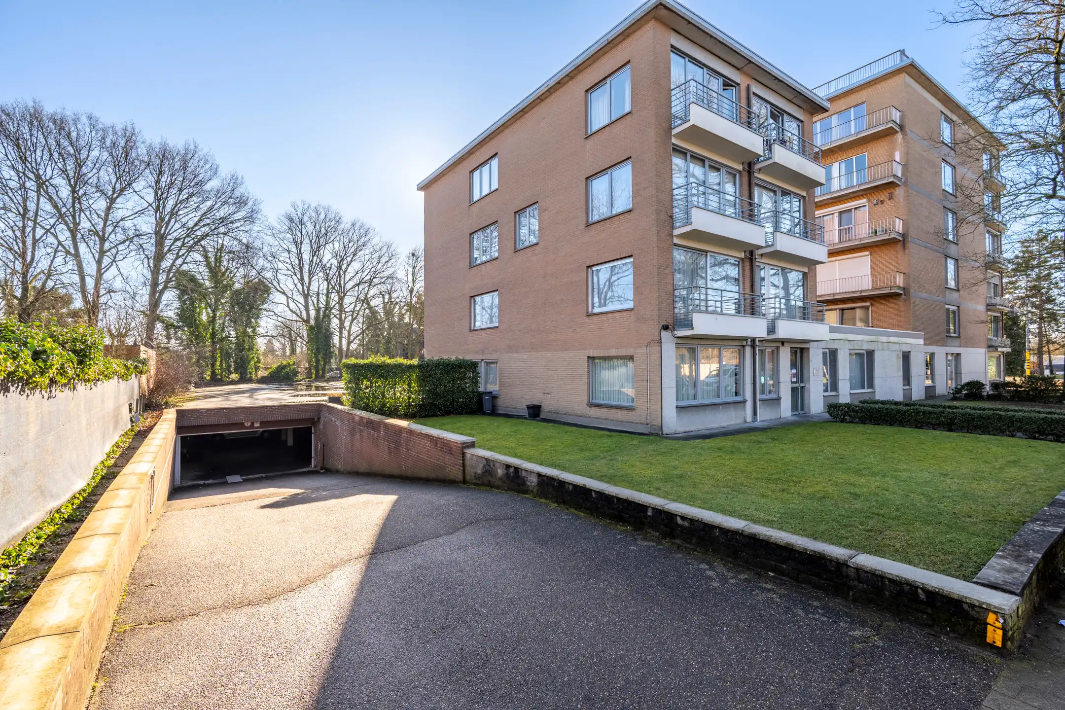 TE KOOP: In residentie "Hoge Locht" - autostaanplaats foto 2