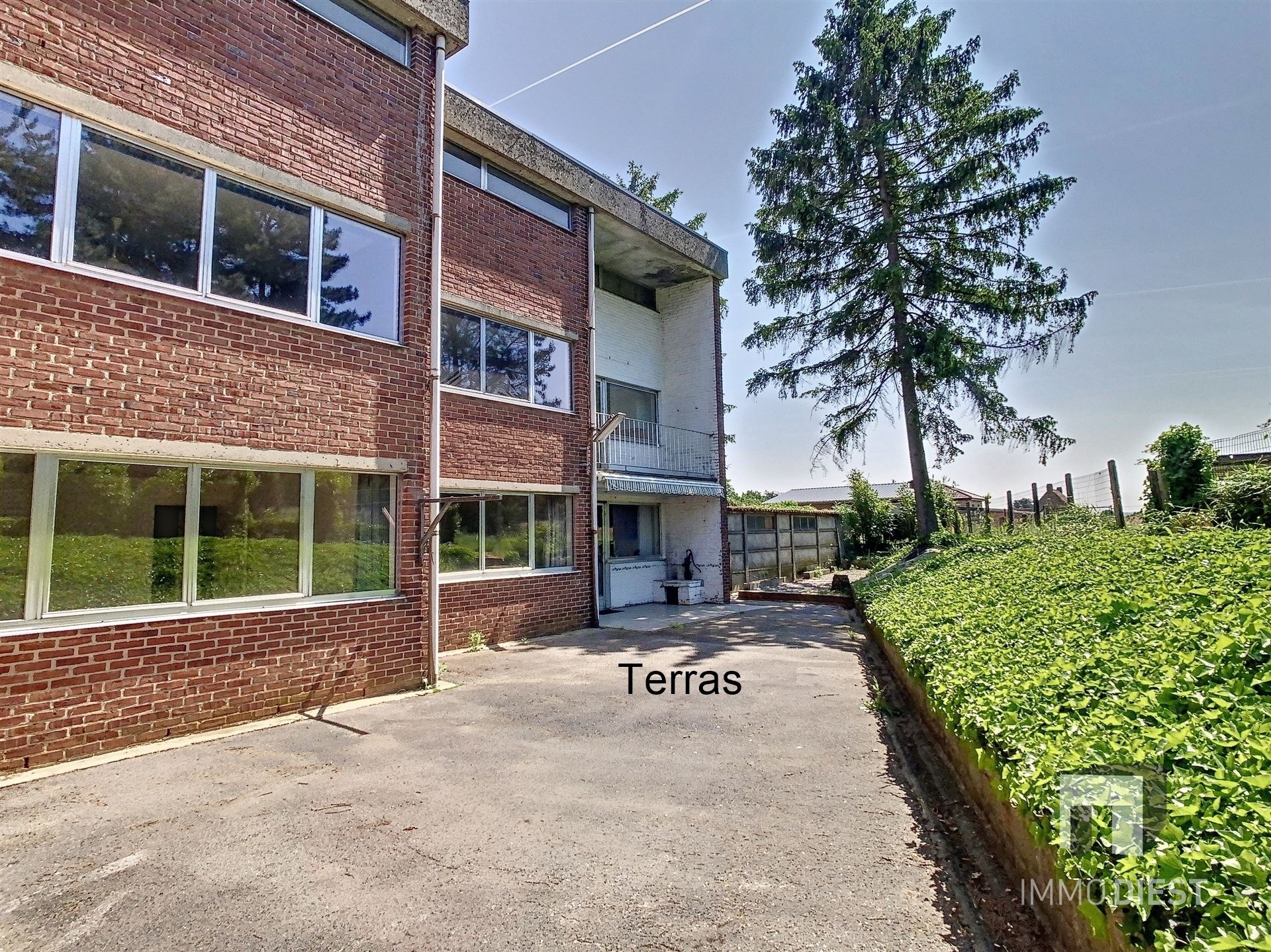 Gelijkvloers appartement met terras foto 18