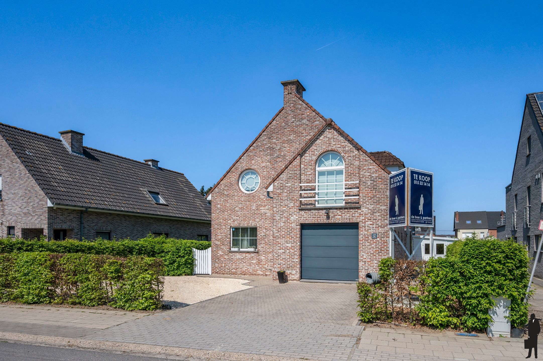 Ruime woning (ca. 225m²) met 3 grote slk’s, garage en mooie tuin op 726m² foto 2