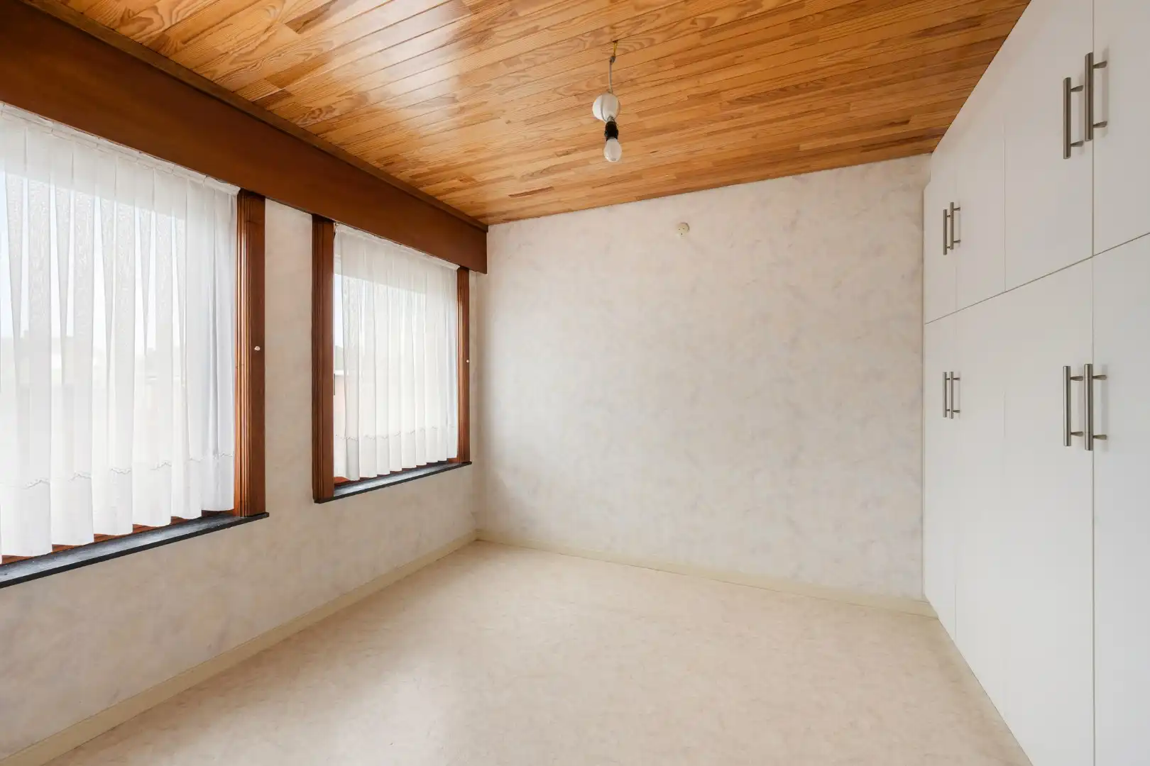 Woning met 4 slaapkamers, tuin, garage en oprit in Dadizele foto 13