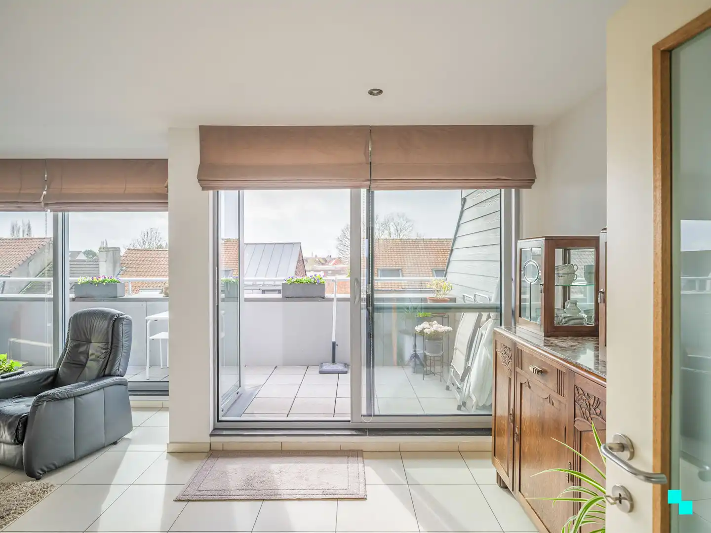Lichtrijk duplexappartement met drie slaapkamers aan de rand van Gent foto 4