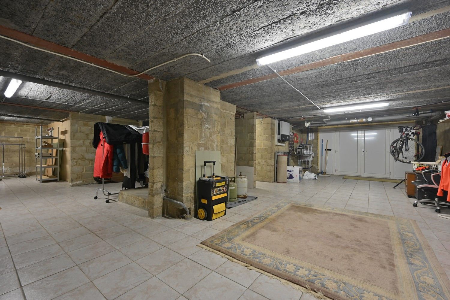 Ruime woning met zwembad en royaal poolhouse, op rustige locatie in Rekem, direct grenzend aan velden foto 43