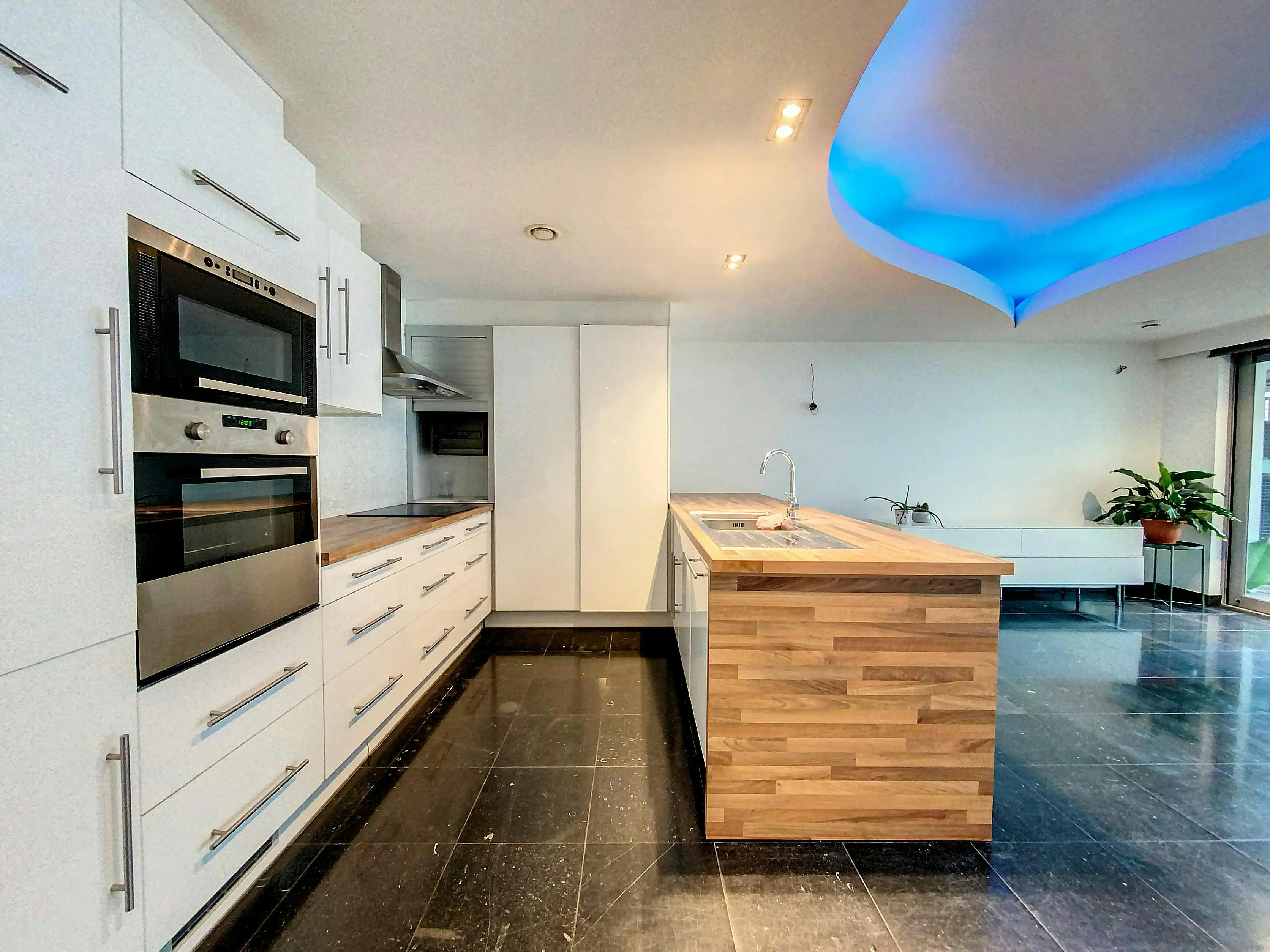 Loft nabij Zuidstation Sint-Gillis met 2 slaaphoeken/-kamers foto 6