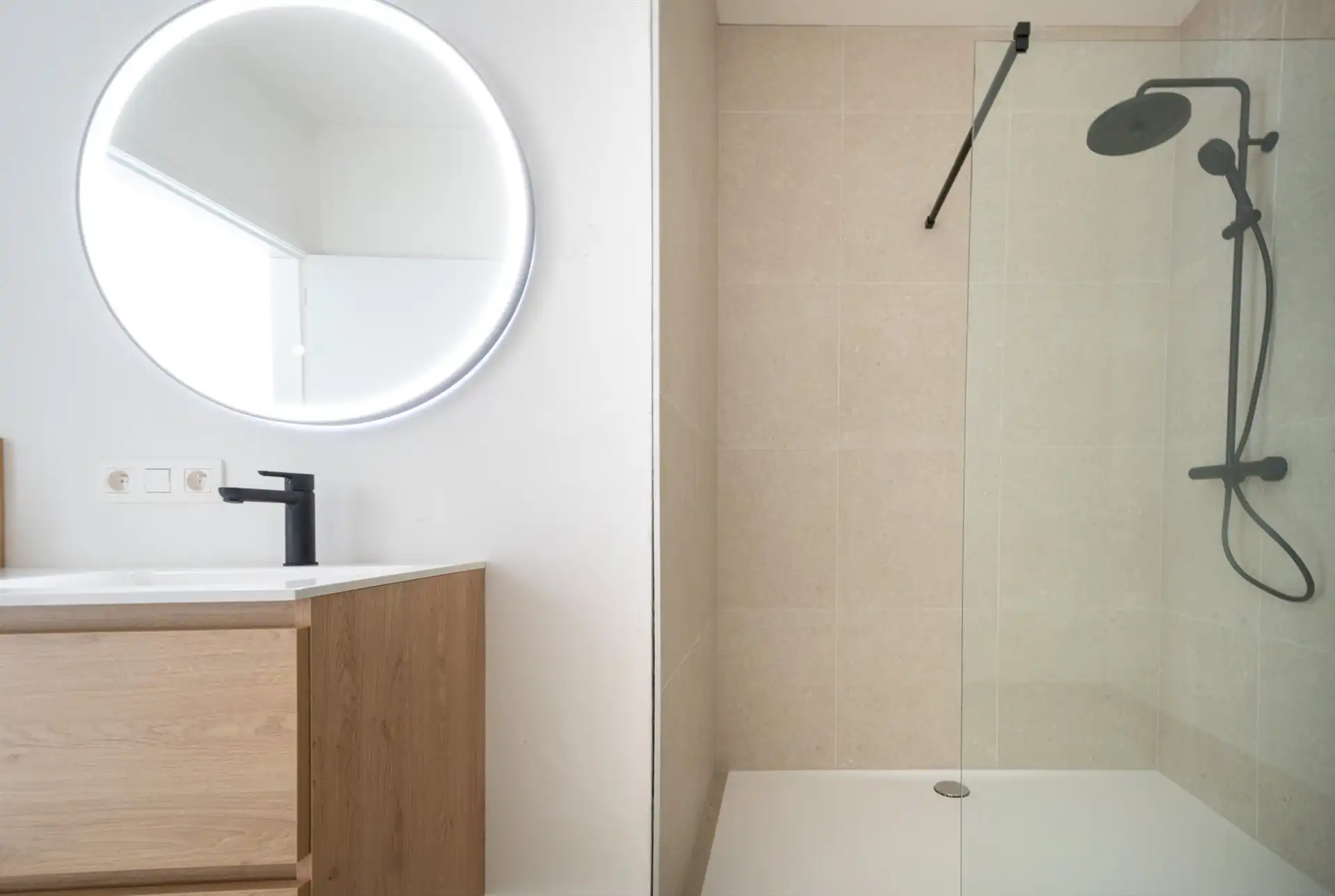 Ruim gelijkvloers appartement met 2 slaapkamers en terras + tuinzone aan de achterzijde (128m²) foto 9