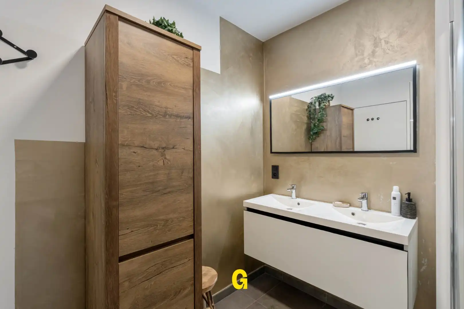 Knap ingericht gelijkvloersappartement met kelder en standplaats vlak bij het centrum foto 21