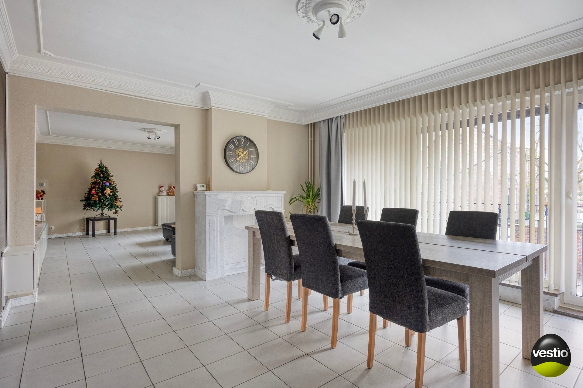 Handelshuis met absolute topligging en verhuurd bovenliggend appartement in hartje Alken. foto 10