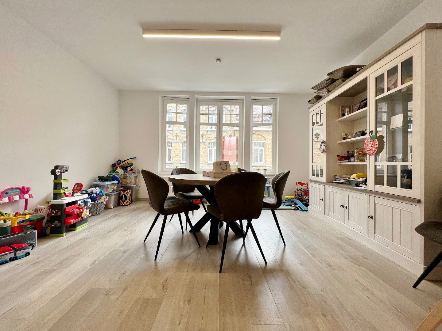 Modern duplex-appartement in het hartje van Ieper met zonnig terras foto 6