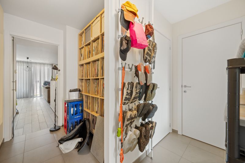 Groot 2-slaapkamer appartement met overdekte staanplaats foto 6