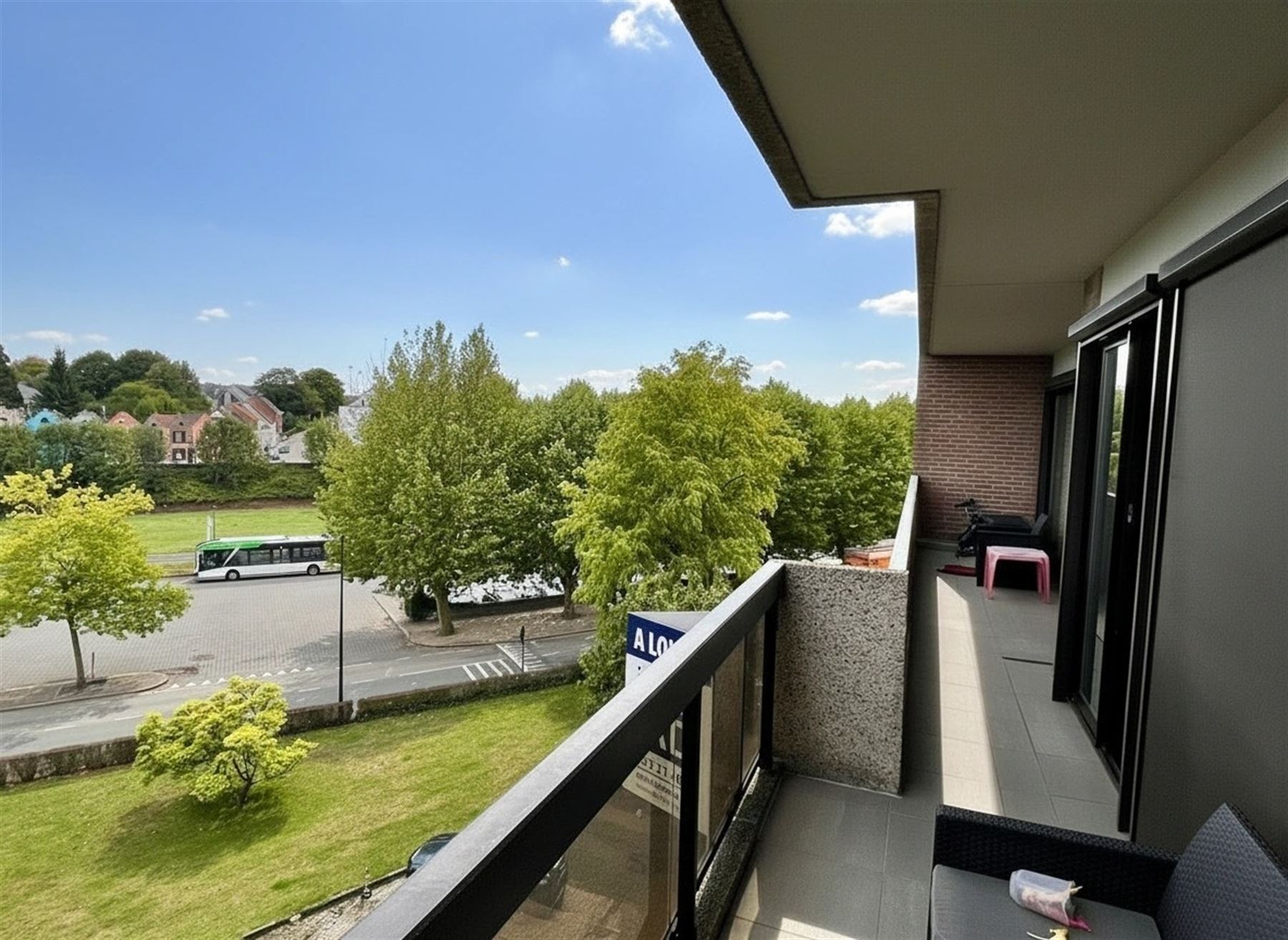 Lichtrijk appartement nabij het station foto 10