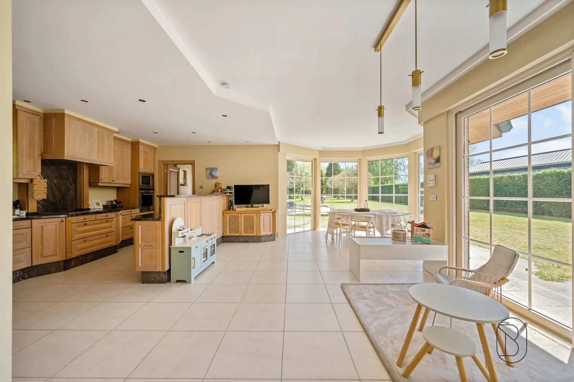 Perfect onderhouden grote villa op 3000m2. foto 17
