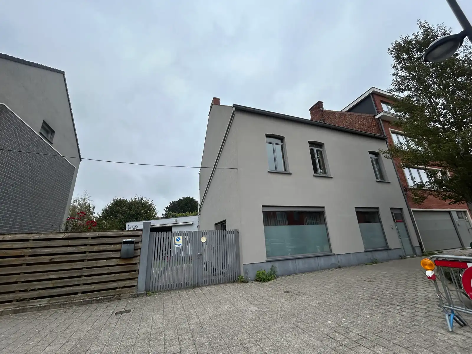 Woning met grond en garage foto {{pictureIndex}}