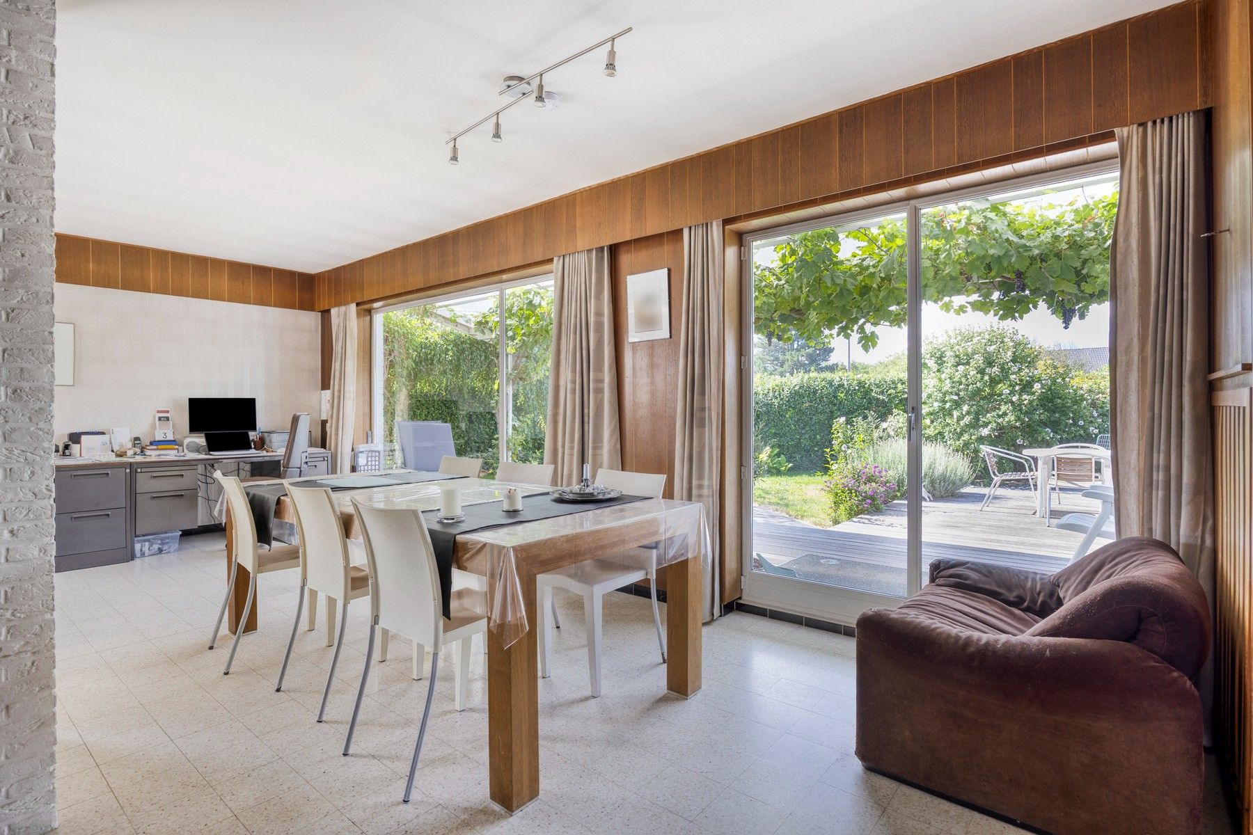 Gezellige 4-gevelwoning met mooie ZW georiënteerde tuin foto 4