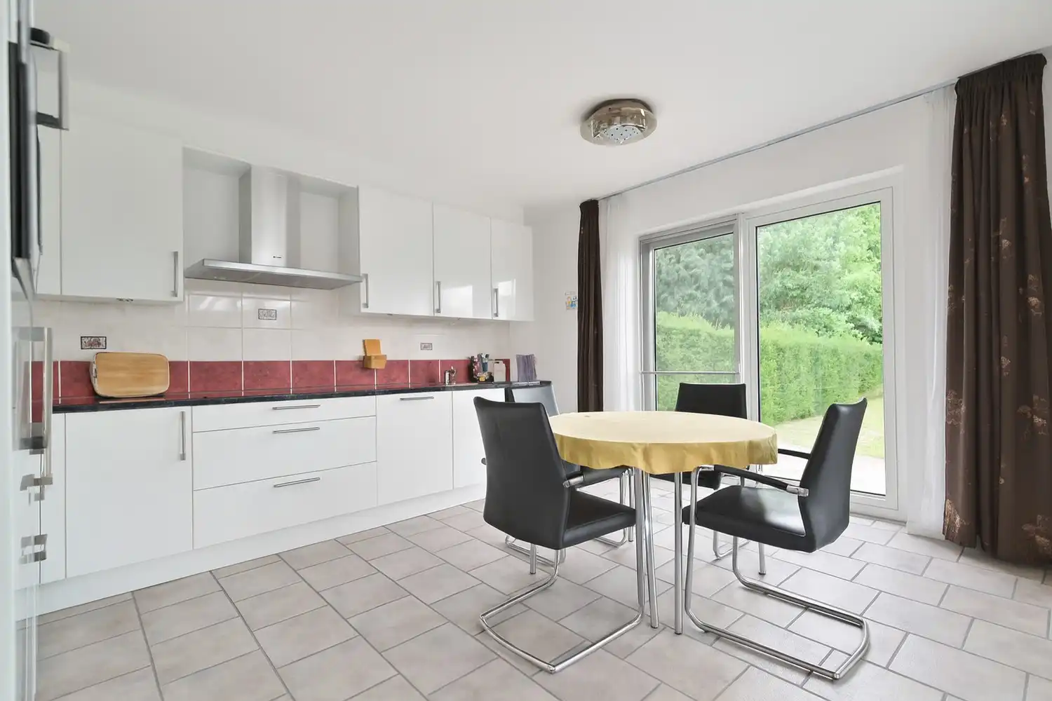 Halfvrijstaande woning met lift en zonnepanelen, zeer mooi gelegen aan de bosrand van Lanaken foto 9