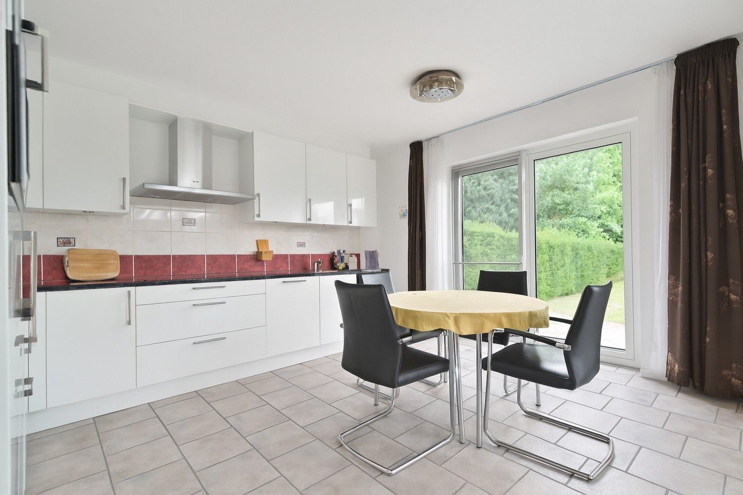 Halfvrijstaande woning met lift en zonnepanelen, zeer mooi gelegen aan de bosrand van Lanaken foto 9