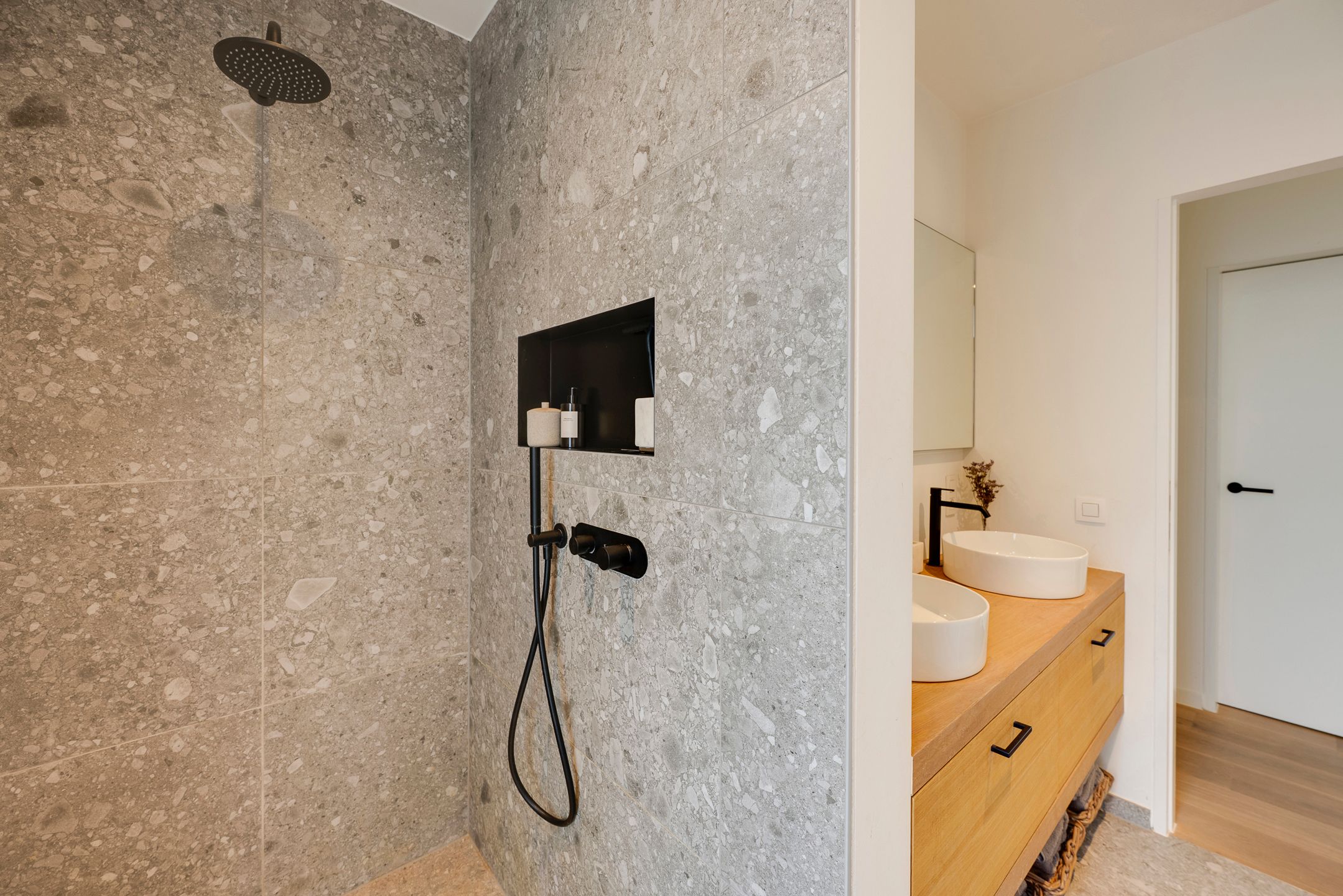 Luxueus nieuw app met 2 terrassen + 2 parkings vlakbij Zuid foto 12