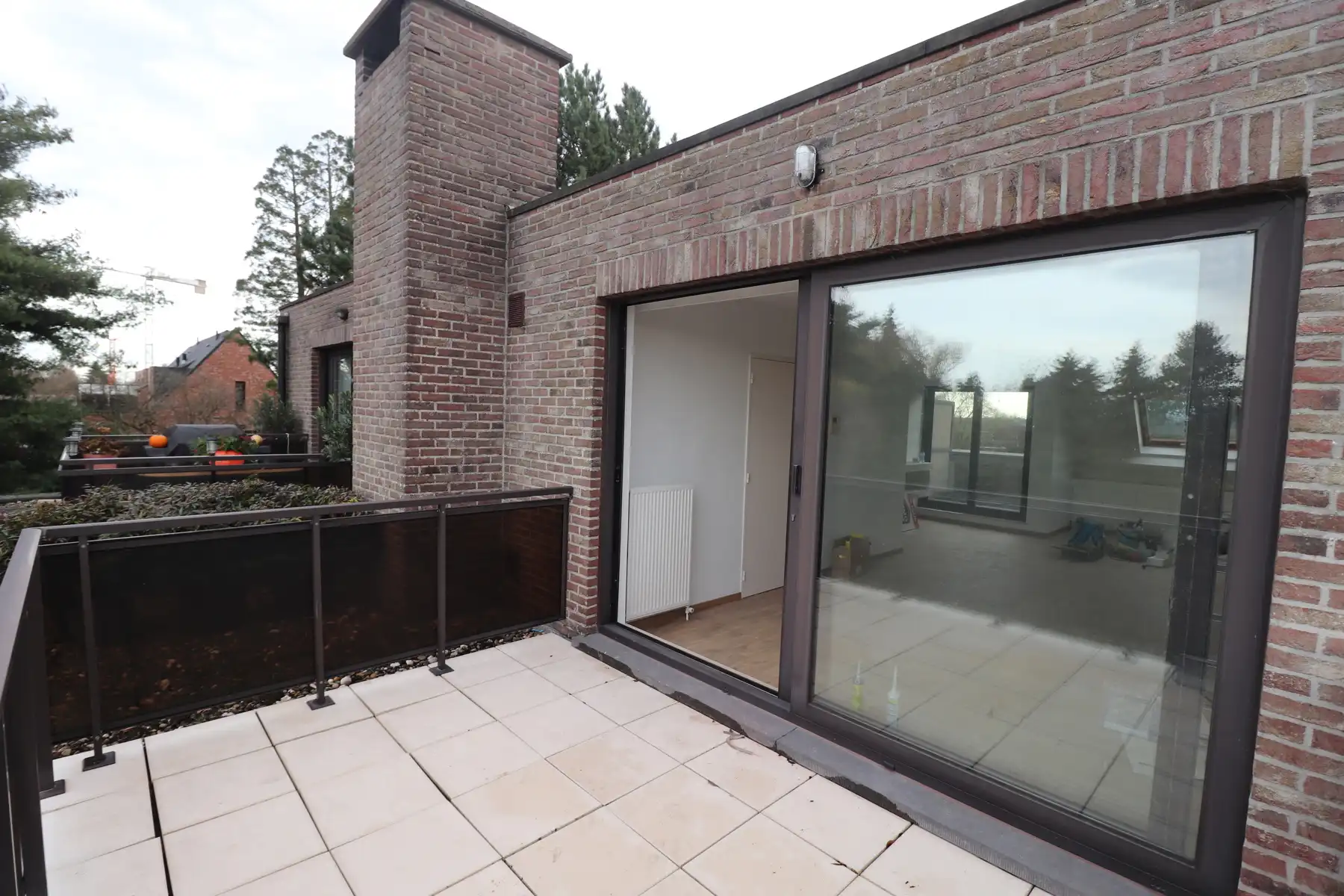 Recent gerenoveerd dakappartement met balkon, terras en garage. foto 12