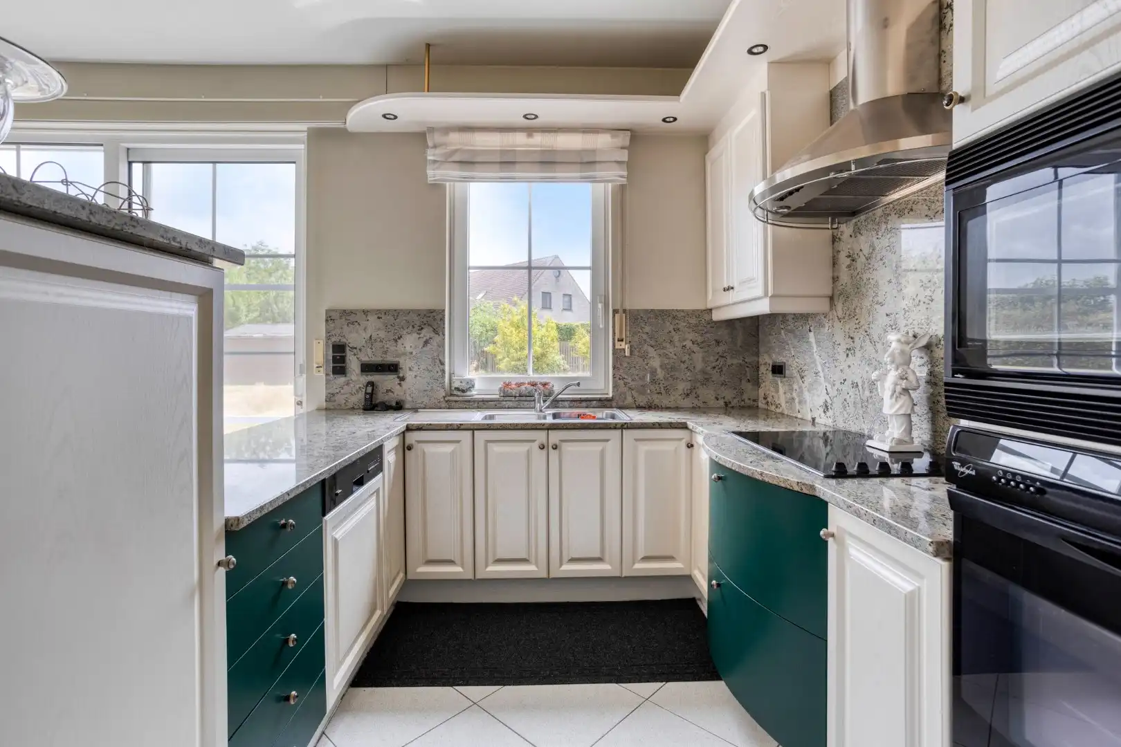 Ruime woning met 3 slaapkamers op een perceel van 1.880 m² te Olen-Centrum ! foto 9