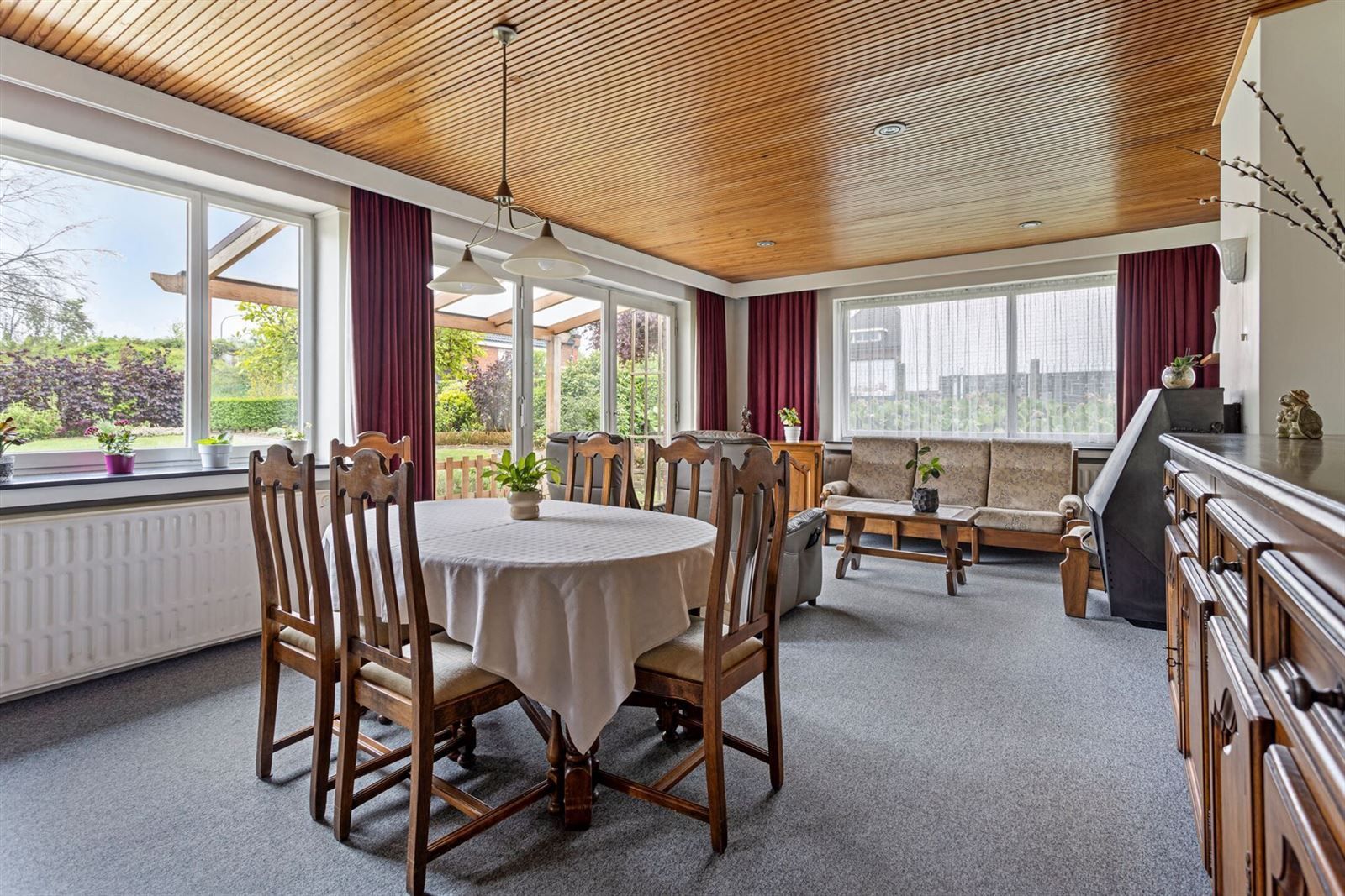 Bungalow met 4 ruime slaapkamers en mooie tuin  foto 4