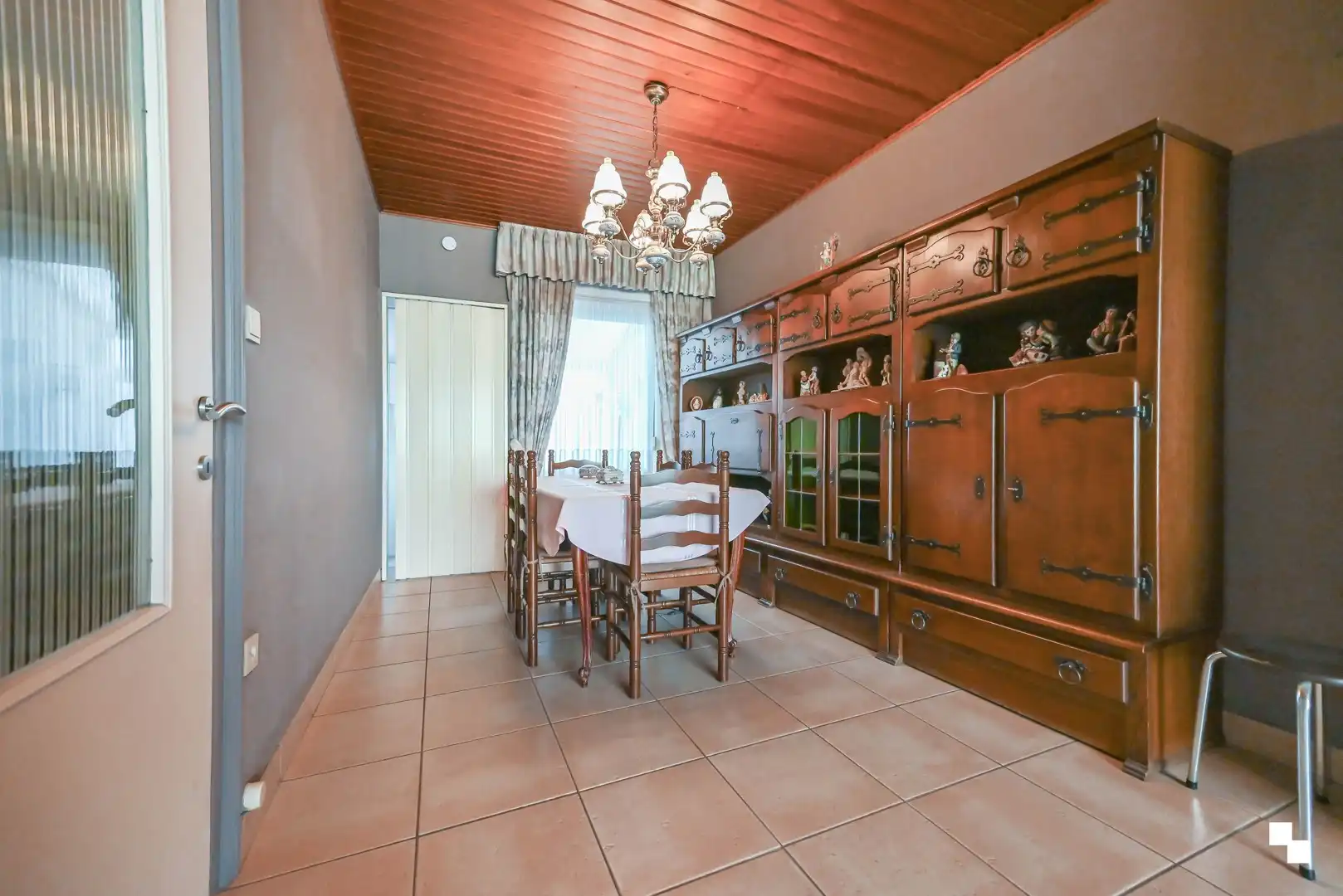 Centraal gelegen ééngezinswoning met vier slaapkamers te Izegem foto 5