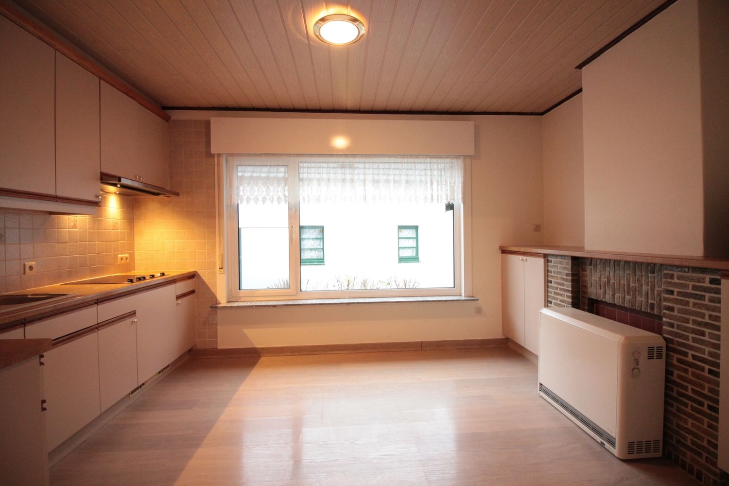 Zeer charmante rijwoning foto 4