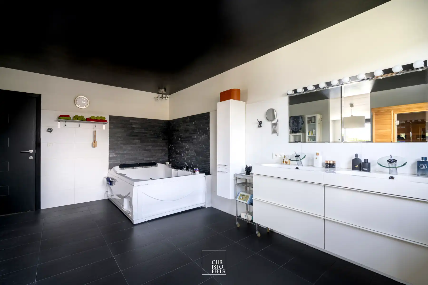 Stijlvolle villa met wellnesscomfort, aparte praktijkruimte in Maasmechelen! foto 20