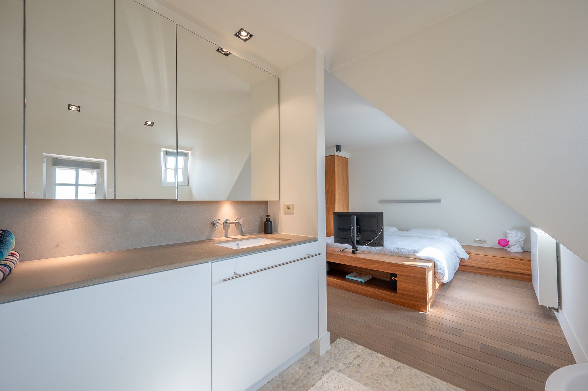 Prachtig, ruim 2 slaapkamer appartement met ruime terrassen centraal gelegen op de Zoutelaan te Knokke. foto 19