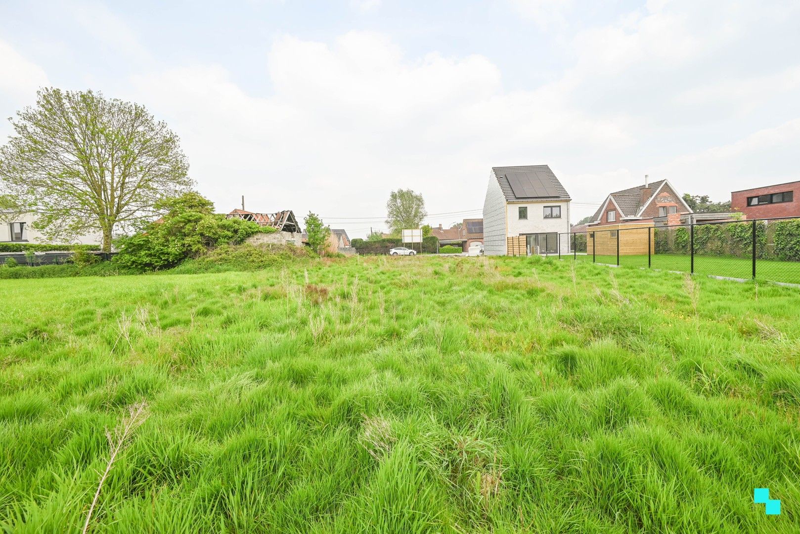 Bouwgrond op rustige ligging met bouwverplichting in Zulte foto {{pictureIndex}}