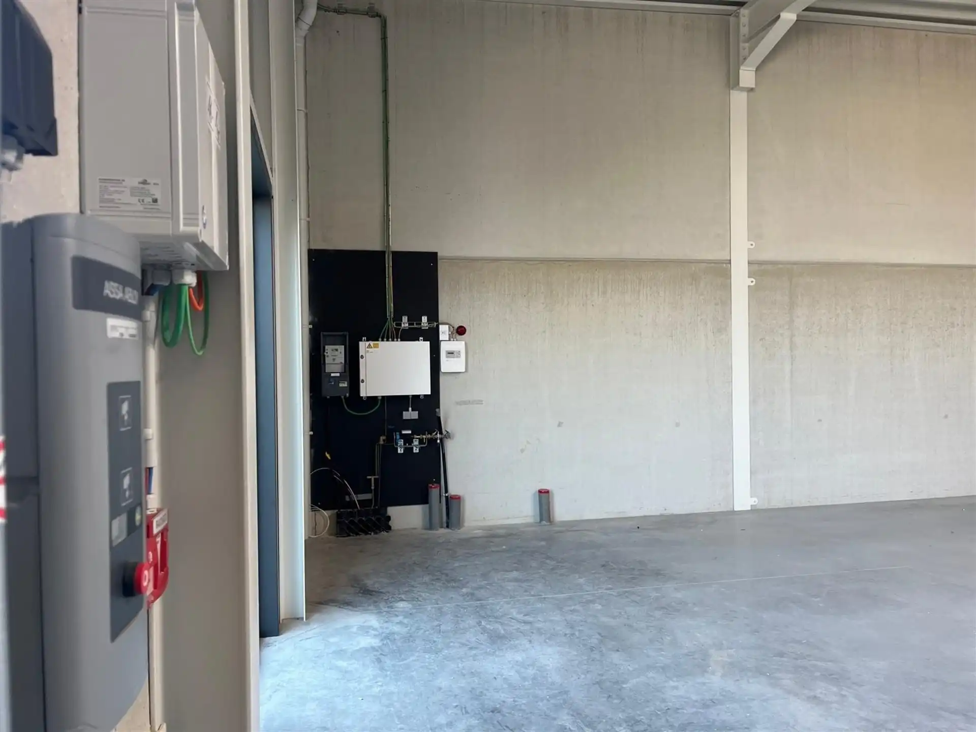 Magazijn van 180m² met 2 autostaanplaatsen foto 10