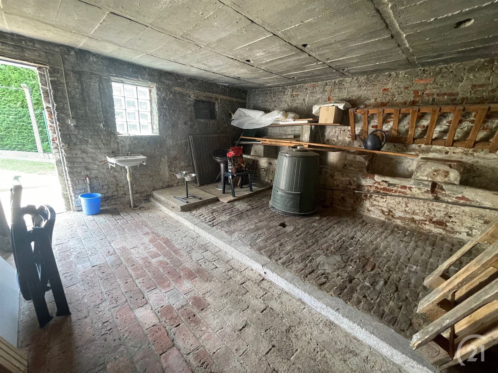 Op te frissen viergevelwoning met tuintje, stal en garage op 3are67 foto 19