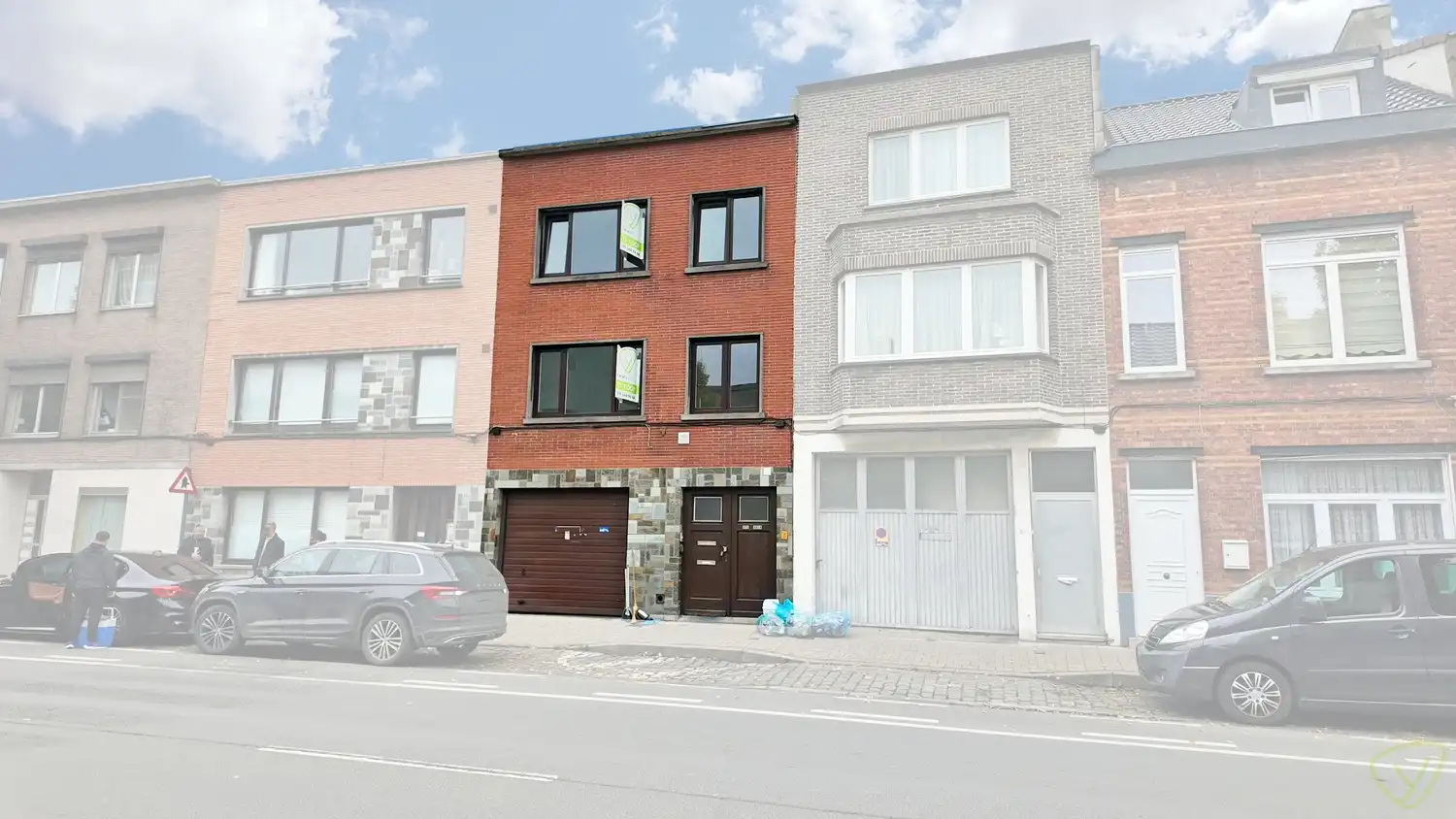Hoofdfoto van de publicatie: Opbrengsteigendom met twee appartementen en garage op gunstige locatie in Gent