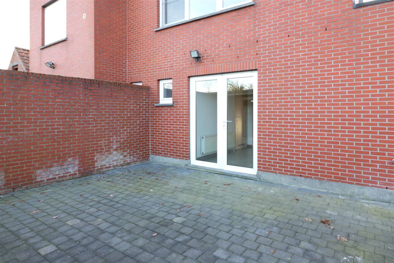Woning met 2 slpk, terras, autostaanplaats onder de carport foto 21