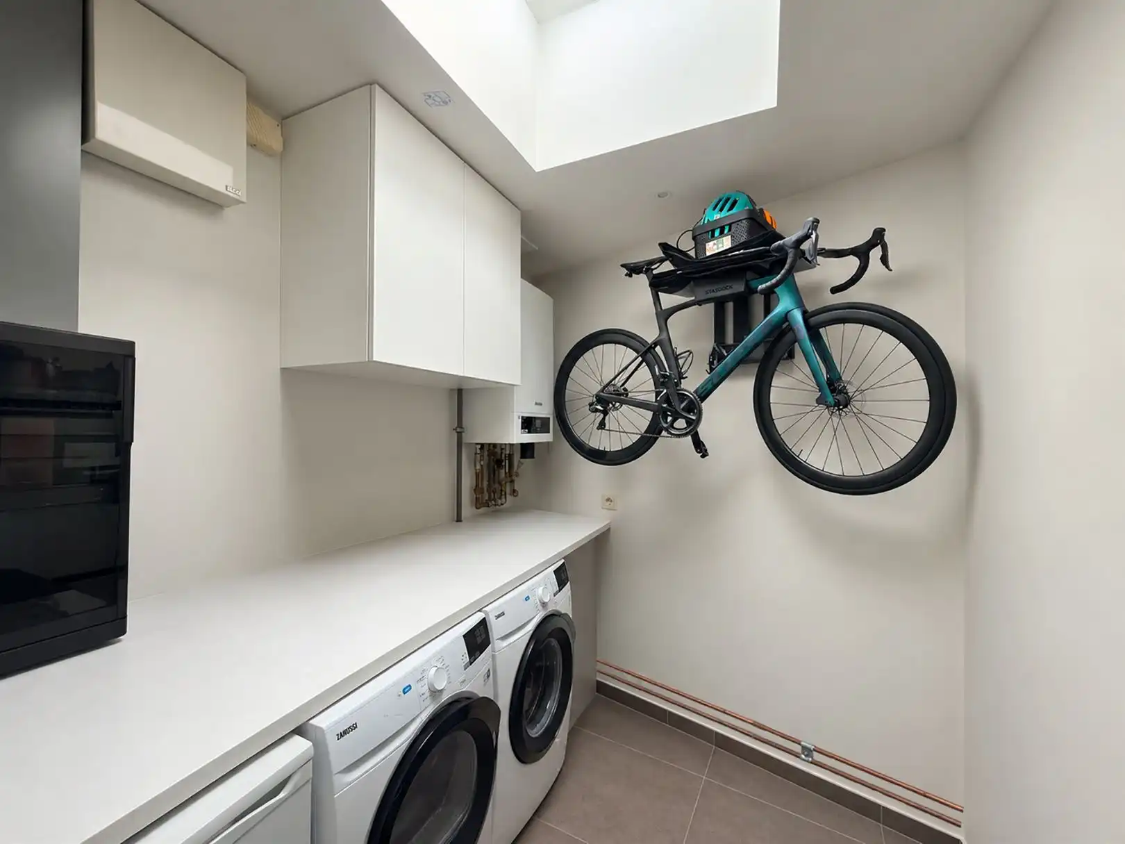 Handelsgelijkvloers, 3 appartementen en eigen parking!! foto 22