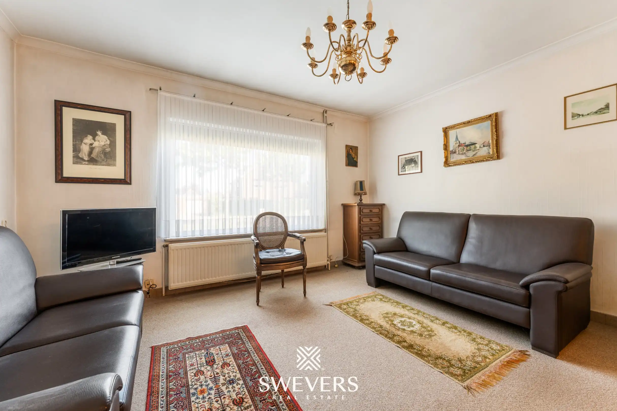 Te renoveren woning met grote tuin en 5 slaapkamers in Genk foto 3
