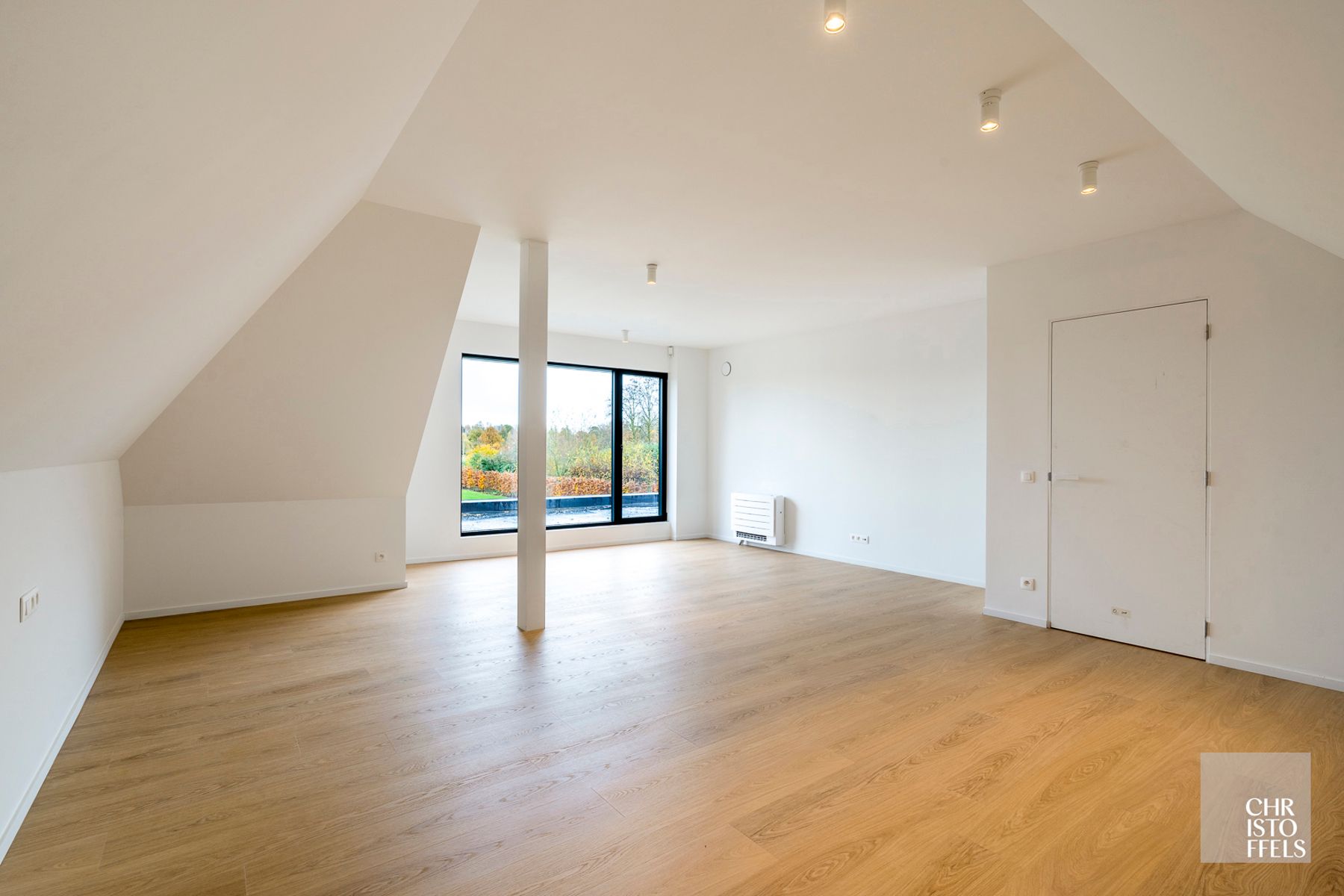 High-end gerenoveerde eigentijdse villa op een perceel van 4.379m² te Hasselt! foto 25