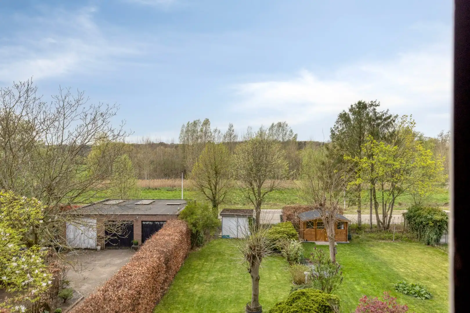 Riante gezinswoning met tuin en garage foto 13