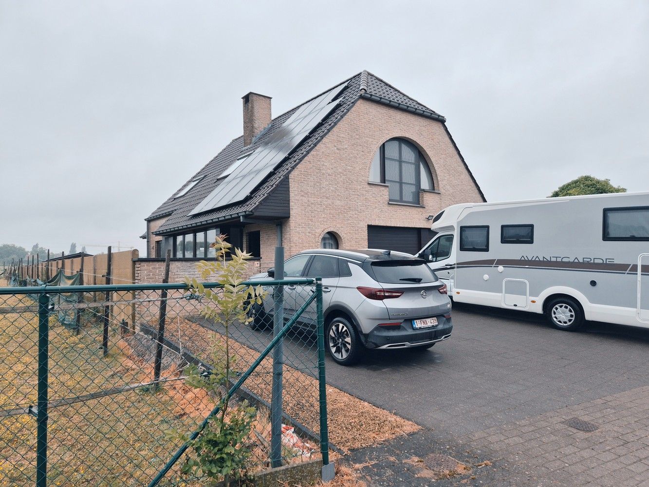 Prachtige villa uit de jaren 90 met drie slaapkamers en grote tuin! foto 36