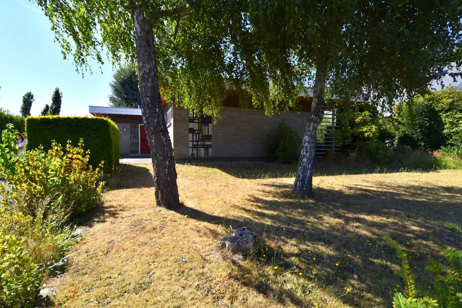 Alleenstaande woning met achterliggende opslag ruimte (205 m²) te koop in Heule foto 2
