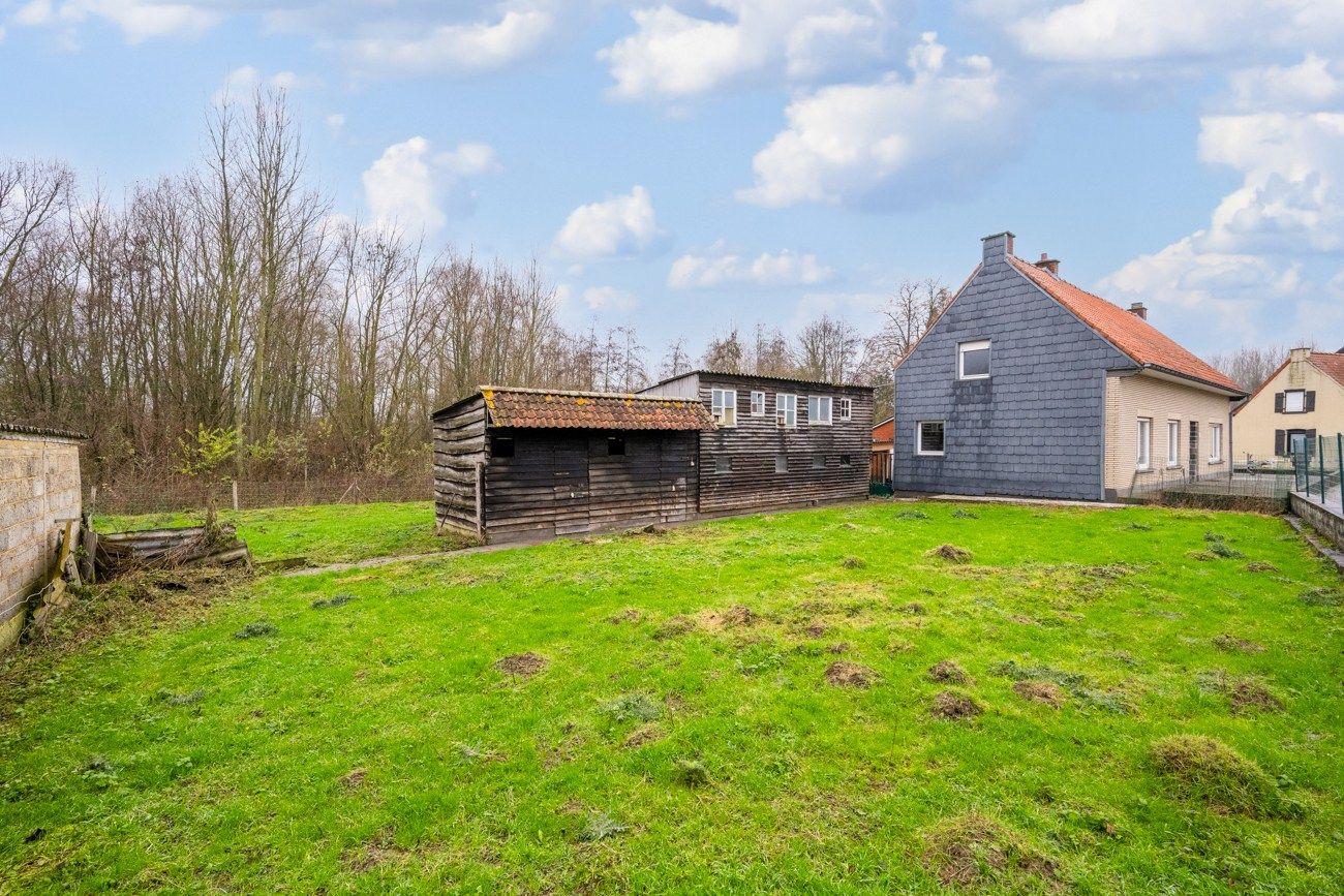 Landelijke woning op een perceel van 15 are 10ca foto 2