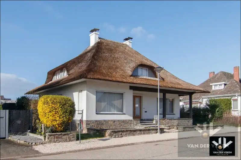 Hoofdfoto van de publicatie: GROTENDEELS GERENOVEERDE GEZINSWONING