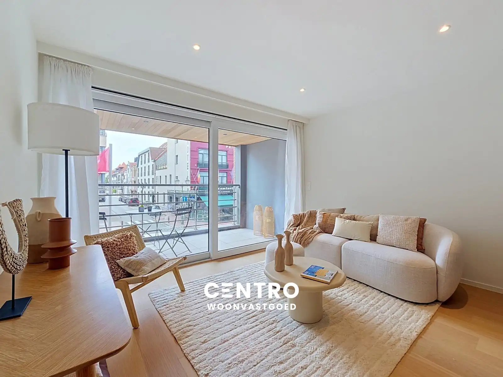 Exclusief gerenoveerd en energiezuinig app. met 2 slpks én ZUIDger. terras! foto {{pictureIndex}}
