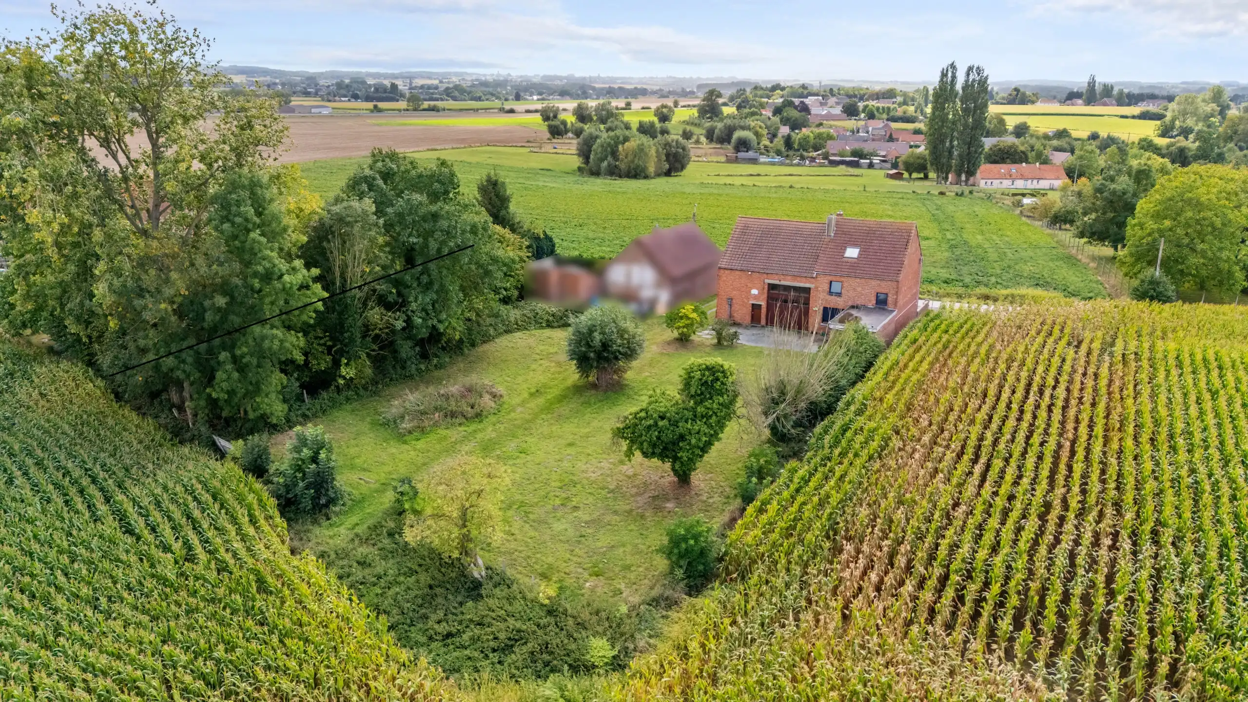 Gezellige woning met  grote tuin en open zicht  op 11a 70ca foto 3